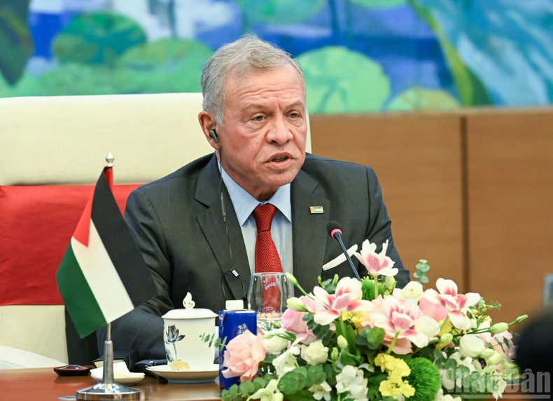 Le roi de Jordanie Abdullah II Ibn Al Hussein s’exprime lors de l’entrevue. (Photo : Duy Linh)