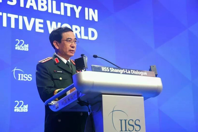 Le général Phan Van Giang, vice-secrétaire de la Commission militaire centrale et ministre de la Défense nationale, s’exprime lors de l’événement. Photo : VNA. general-phan-van-giang.jpg