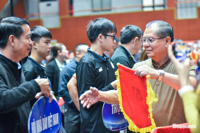 L’événement rassemble près de 300 sportifs issus de 25 organes de presse centraux, ministères, secteurs ainsi que des associations et sous-associations de journalistes de la ville de Hanoi.