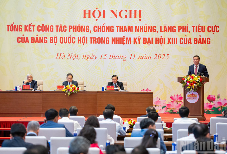 Le Secrétaire adjoint du Comité du Parti du Bureau de l’Assemblée nationale, Hoang Xuan Hoa, intervient lors de la conférence. (Photo : DUY LINH)