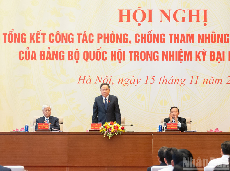 Le Secrétaire du Comité du Parti de l’Assemblée nationale et Président de l’Assemblée nationale, Tran Thanh Man, préside la conférence. (Photo : DUY LINH)