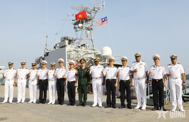 Représentants des Marines du Vietnam et de la Malaisie. Photo: qdnd.vn