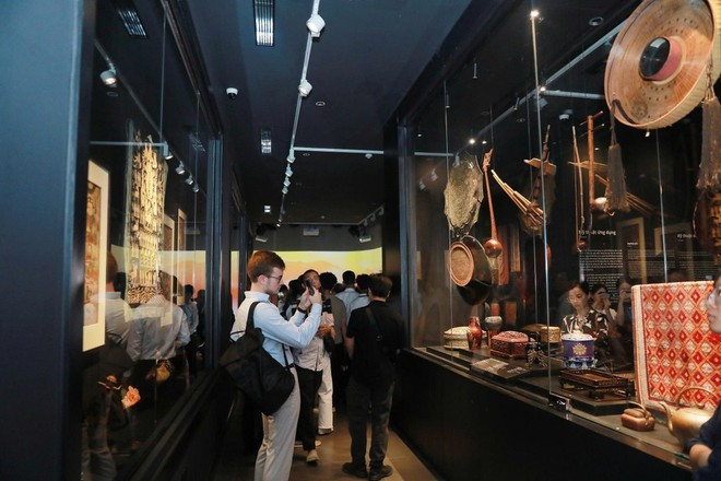 Espace consacré aux arts appliqués et populaires. Photo : Musée national des Beaux-Arts du Vietnam. Espace consacré aux arts appliqués et populaires. Photo : Musée national des Beaux-Arts du Vietnam.