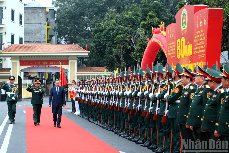 Le Secrétaire général To Lam assiste à la célébration du 80e anniversaire de la fondation du Corps du Génie et à la réception de l'Ordre de Hô Chi Minh.