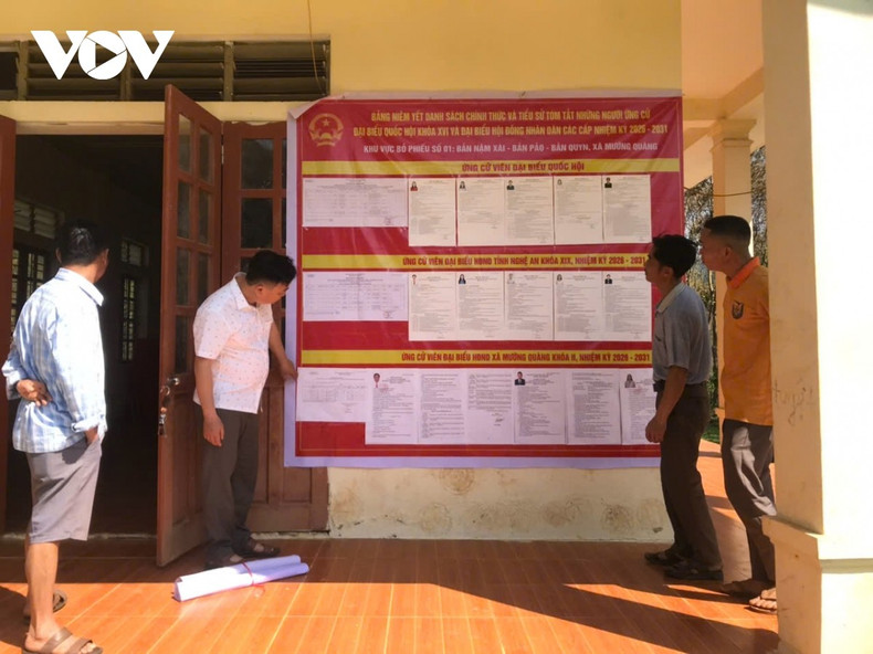M. Sam Ba Tuan, président du Conseil électoral de la commune de Muong Quang, a indiqué que le Conseil a renforcé et continuera de renforcer les effectifs vers les deux points de vote anticipé pour intensifier la propagande et achever les dernières tâches pour le jour du scrutin, le 13 mars.