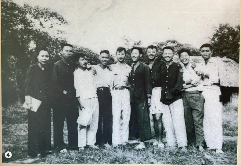 Photo : baotangbaochi. mot-so-hoc-vien-truong-day-lam-bao-huynh-thuc-khang-nam-1949-17231793976011093960115.jpg