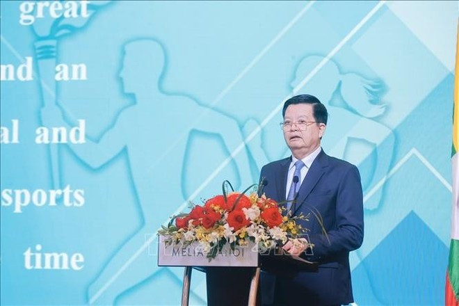 Le vice-Premier ministre Mai Van Chinh s&apos;exprime lors de la réunion. Photo: VNA