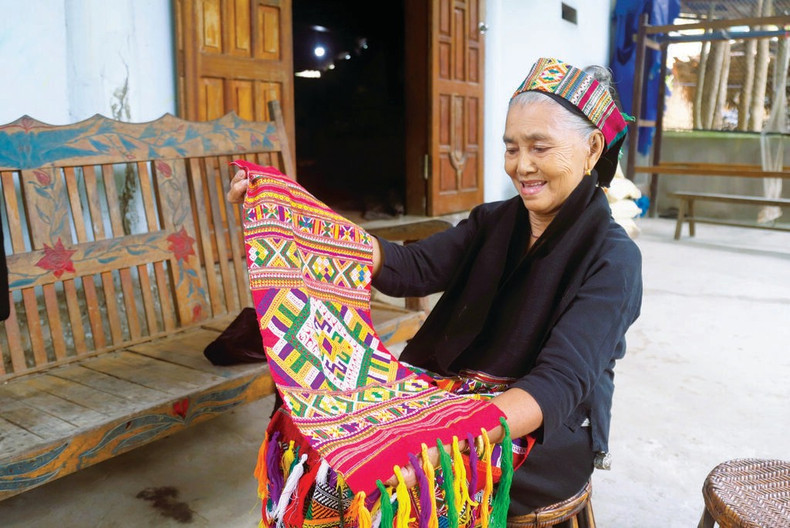 Le costume des O Du se distingue par ses caractéristiques uniques, différentes de celles des ethnies Thaï et Kho Mu.