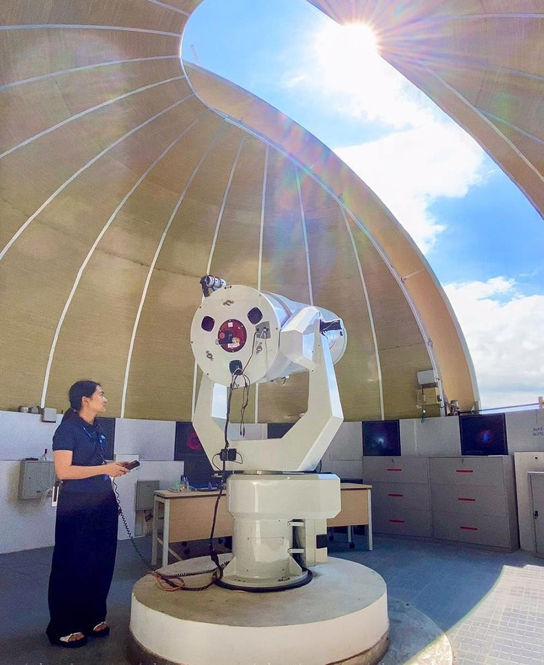 La zone de l’observatoire optique permet de suivre les activités se déroulant à la surface de certaines planètes proches de la Terre et de photographier des galaxies. La zone de l’observatoire optique permet de suivre les activités se déroulant à la surface de certaines planètes proches de la Terre et de photographier des galaxies.