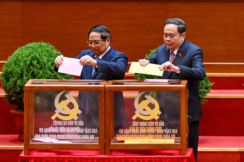 Les délégués ont voté pour l’élection du Comité central du XIVe mandat.