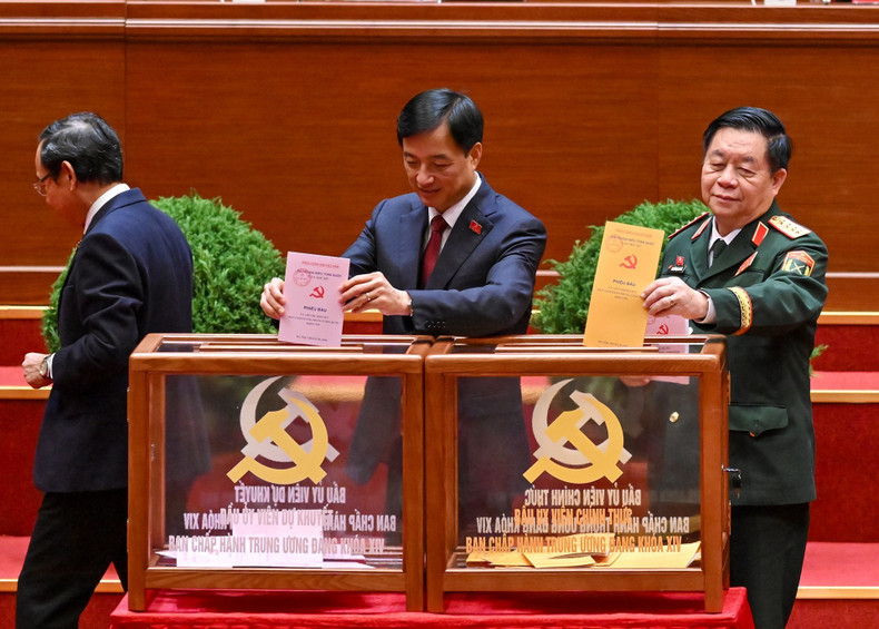 Les délégués ont voté pour l’élection du Comité central du XIVe mandat.