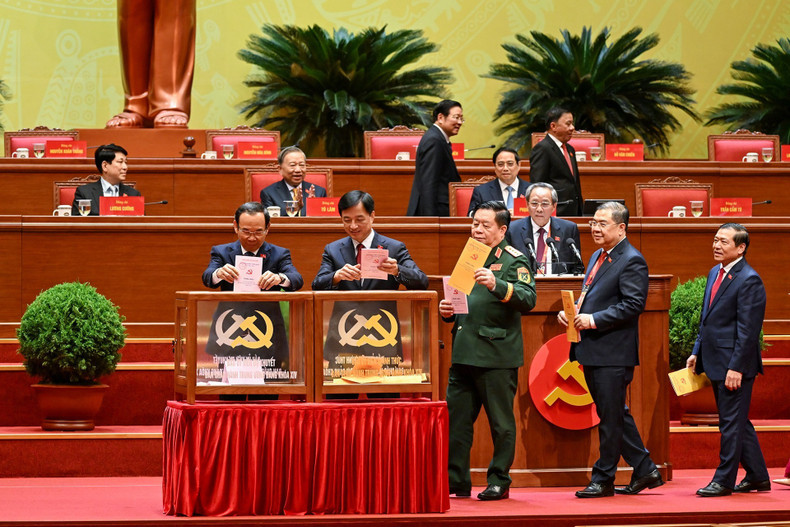 Les délégués ont voté pour l’élection du Comité central du XIVe mandat.