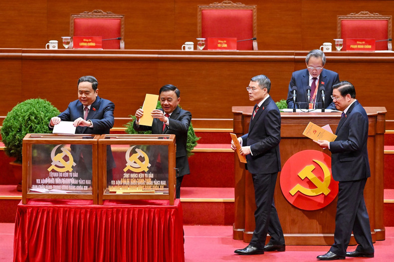 Les délégués ont voté pour l’élection du Comité central du XIVe mandat.