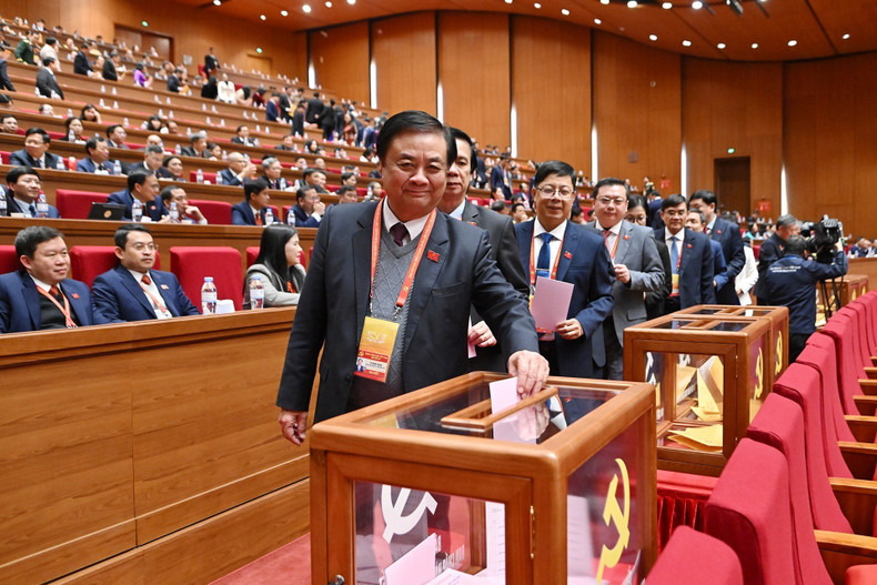 Les délégués ont voté pour l’élection du Comité central du XIVe mandat.