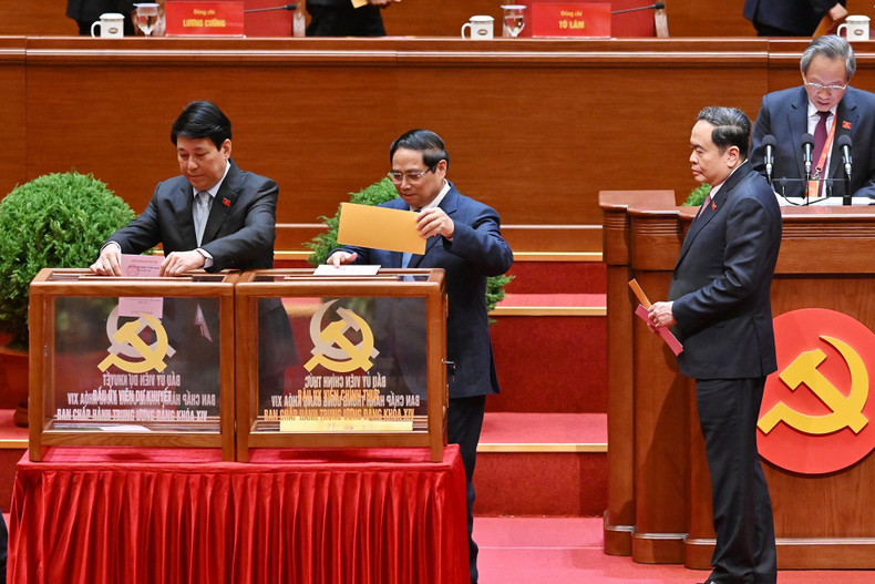 Les délégués ont voté pour l’élection du Comité central du XIVe mandat.