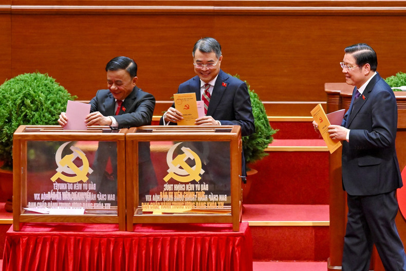 Les délégués ont voté pour l’élection du Comité central du XIVe mandat.