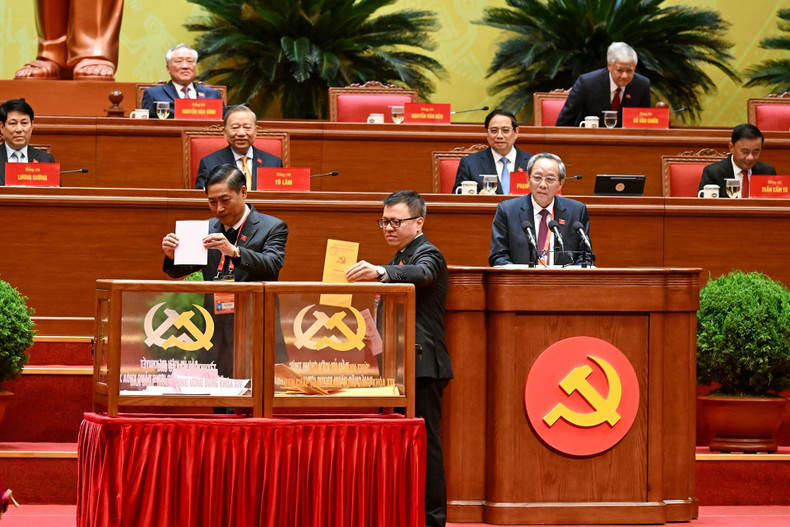 Les délégués ont voté pour l’élection du Comité central du XIVe mandat.