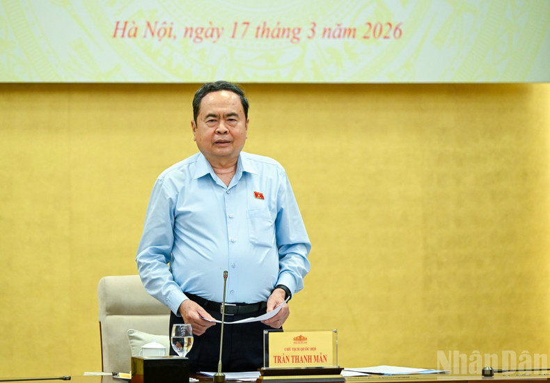 Le Président de l’Assemblée nationale Tran Thanh Man prononce le discours d’ouverture de la conférence.