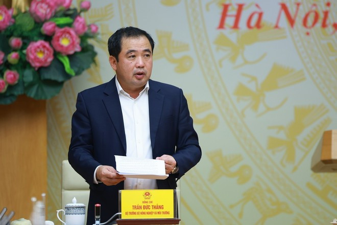 Le ministre de l'Agriculture et de l'Environnement, Tran Duc Thang, présente le bilan de la lutte contre la pêche illicite, non déclarée et non réglementée. Photo : VNA