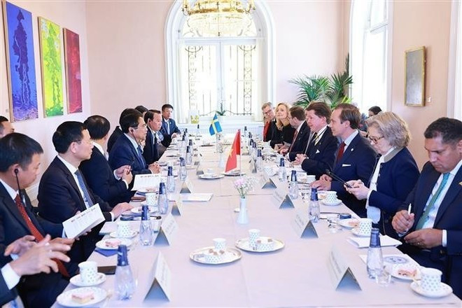 Le Premier ministre Pham Minh Chinh rencontre le président du Riksdag, Andreas Norlén, à Stockholm, le 12 juin. Photo : VNA. Le Premier ministre Pham Minh Chinh rencontre le président du Riksdag, Andreas Norlén, à Stockholm, le 12 juin. Photo : VNA.