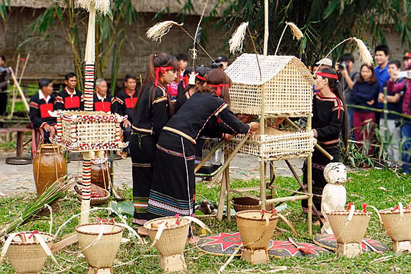 Fête d’invocation de la pluie et des récoltes chez les Ê Dê ảnh 5 Fête d’invocation de la pluie et des récoltes chez les Ê Dê ảnh 5