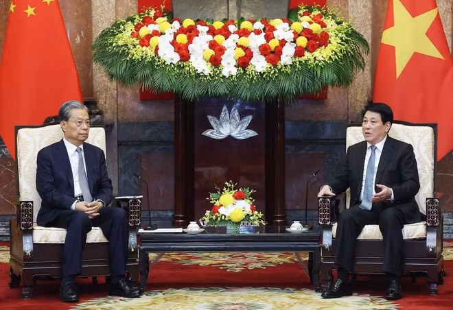 Le président Luong Cuong (à droite) recevant le président de l’Assemblée populaire nationale de Chine, Zhao Leji, à Hanoi, le 1er septembre. Photo : VNA.