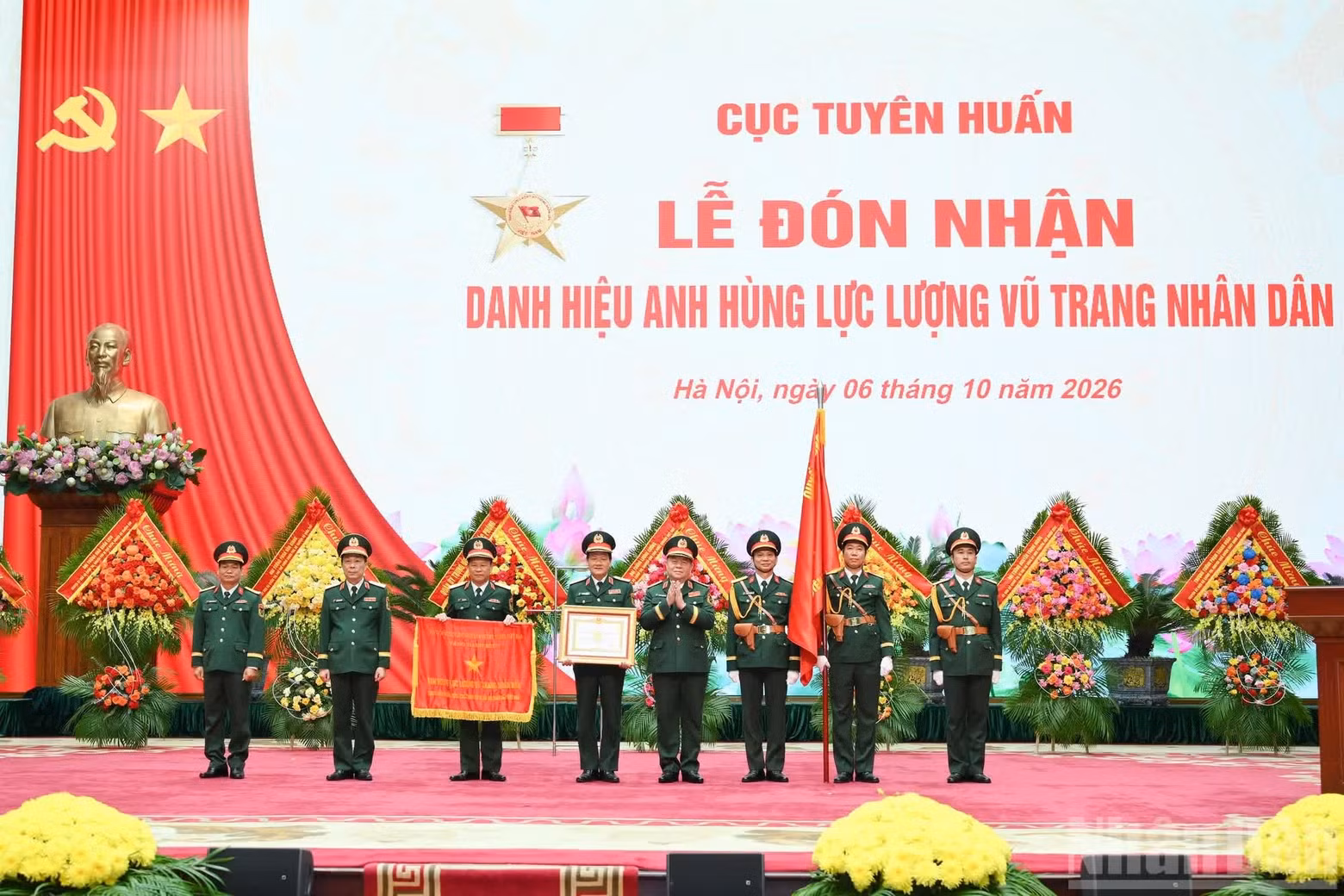 cuc-tuyen-huan-nhuan-huan-chuong-hang-nhat-1966.jpg