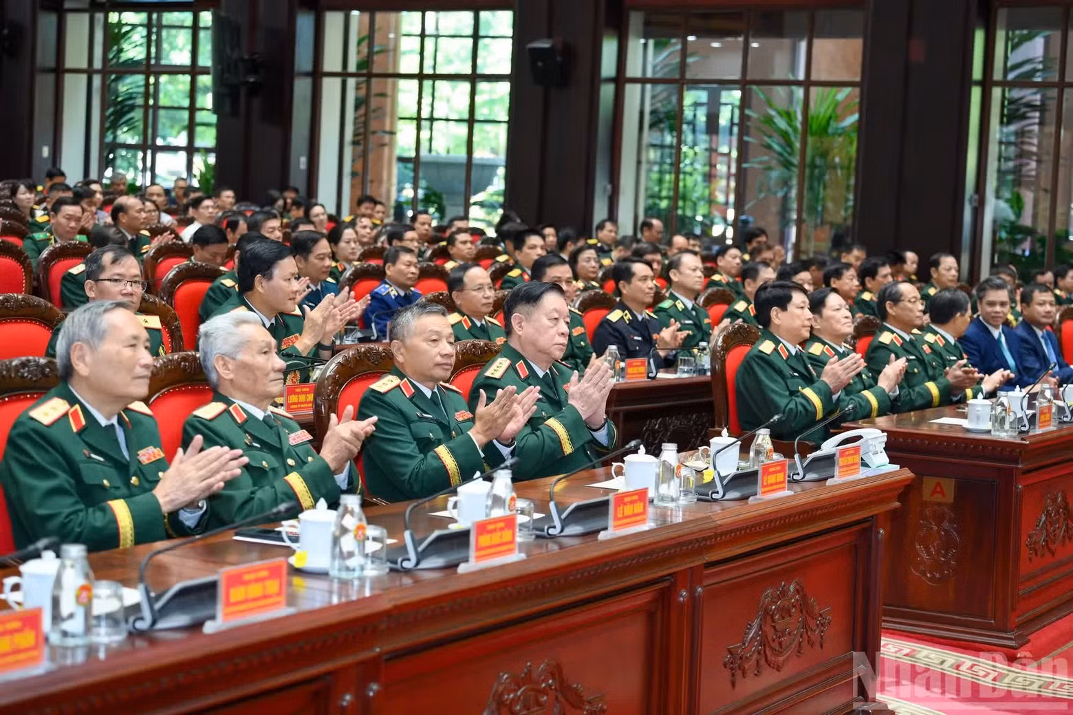 cuc-tuyen-huan-nhuan-huan-chuong-hang-nhat.jpg