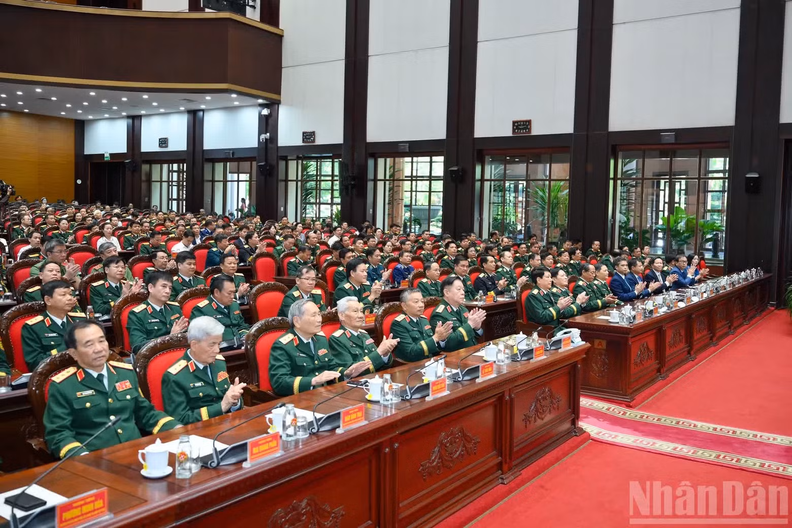 cuc-tuyen-huan-nhuan-huan-chuong-hang-nhat-1092.jpg