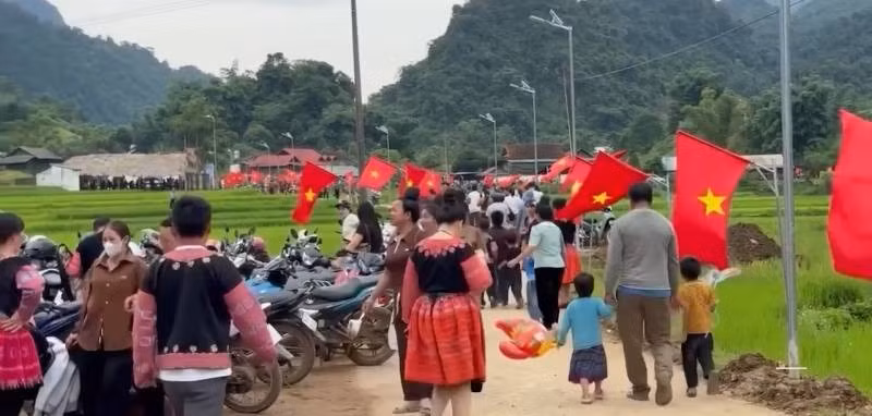11publicmedia-thumb28-9-bai-1-danh-thuc-gia-tri-van-hoa-tu-cho-phien-1mp4.jpg