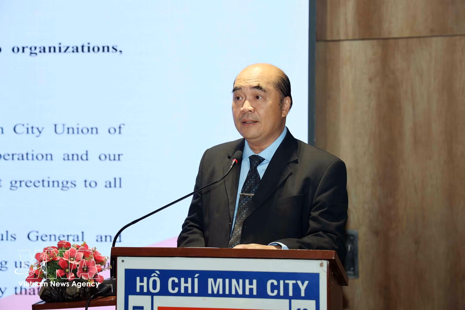 Le vice-président de la HUFO, Ho Xuan Lam, s'exprime au séminaire. Photo: VNA