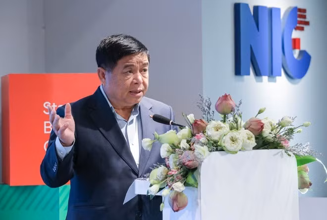 Le vice-Premier ministre Nguyên Chi Dung prend la parole. Photo : VNA.