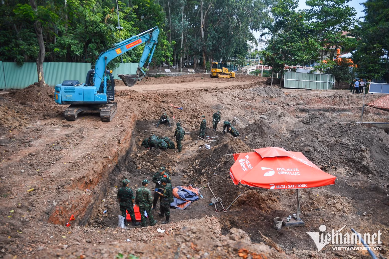 w-quy-tap-hai-cot-le-thi-rieng-nguyen-hue-8-3001.jpg