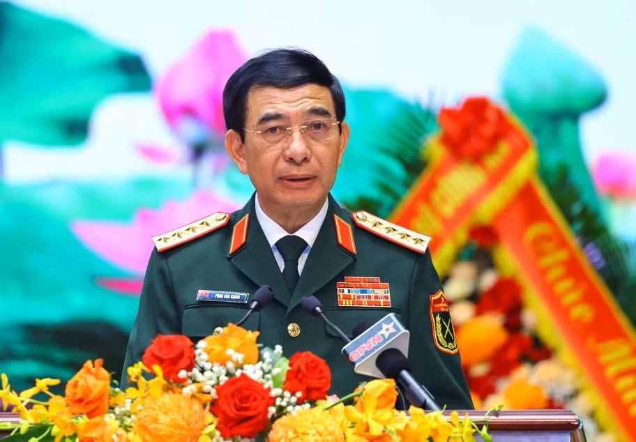 Le général Phan Van Giang prend la parole lors de la cérémonie. Photo : Ministère vietnamien de la Défense.