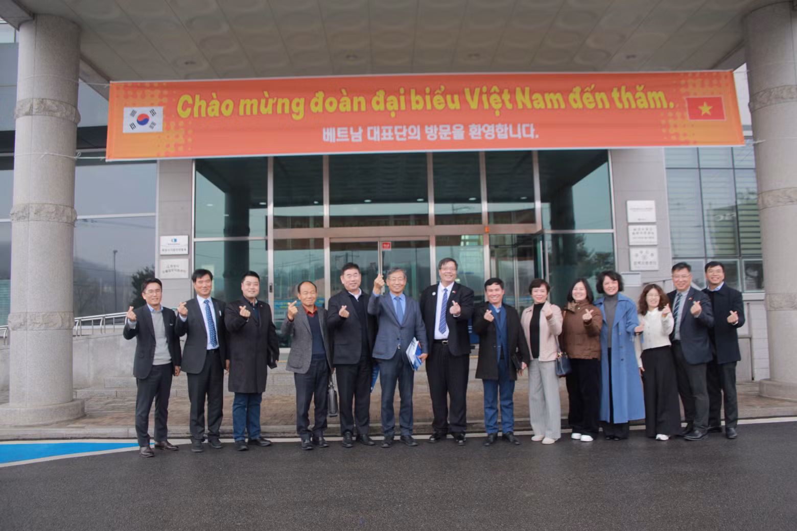 doan-cong-tac-vkbia-va-hoc-vien-an-ninh-nhan-dan-bo-cong-an-den-tham-va-lam-viec-voi-lien-doan-thuong-mai-cong-nghiep-tp-hwaseong-han-quoc.jpg