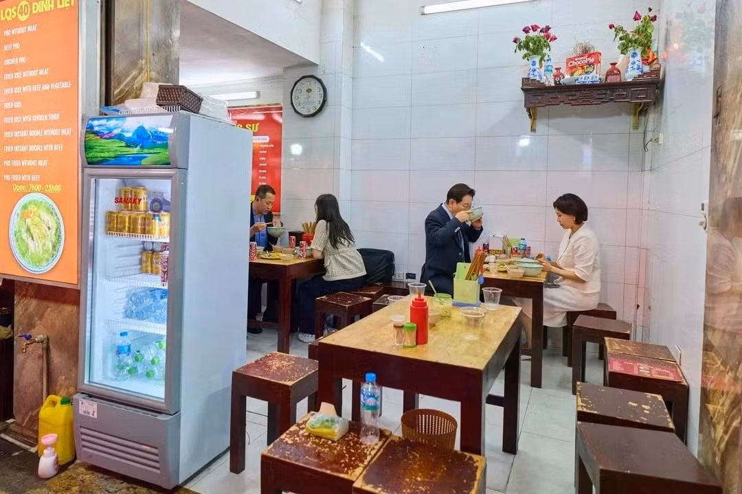 tong-thong-han-quoc-an-pho-com-rang-2.jpg