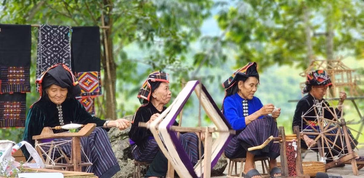6khong-gian-van-hoa-dan-toc-thai-tai-cho-phien-muong-lum-chieng-hacf.jpg