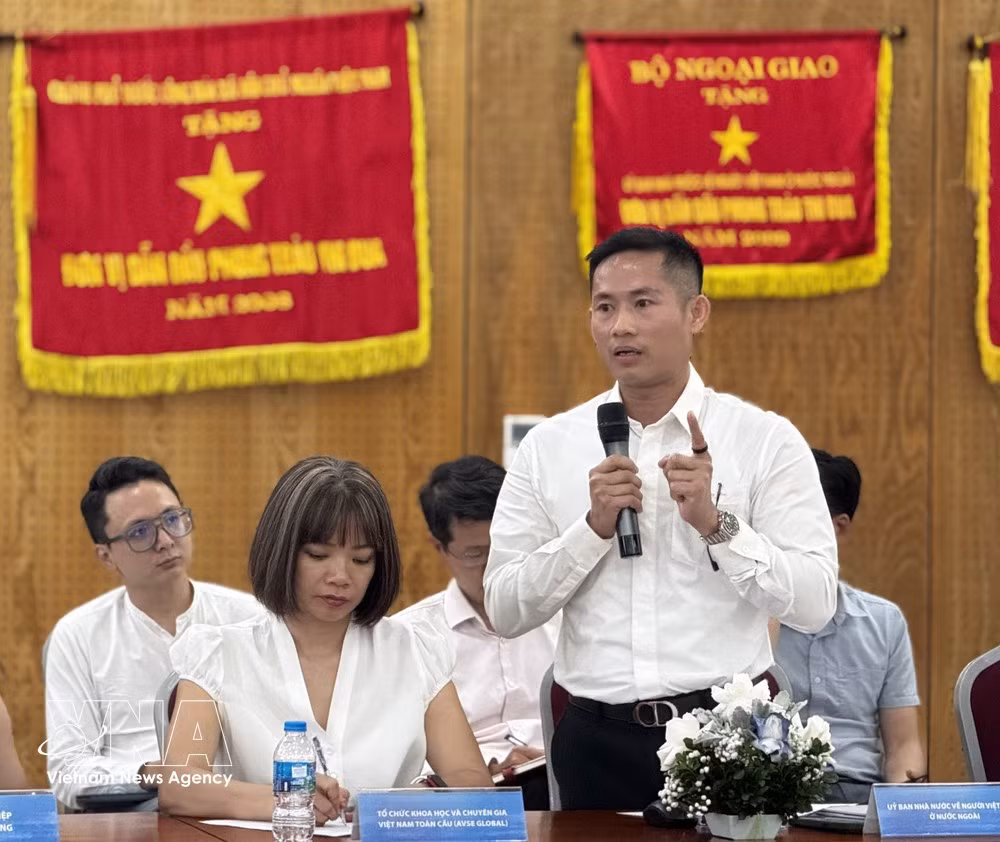 Nguyen Phuc Binh, président du Réseau d’innovation du Vietnam en Australie (VINAUSIT), s'exprime à un colloque. Photo: VNA