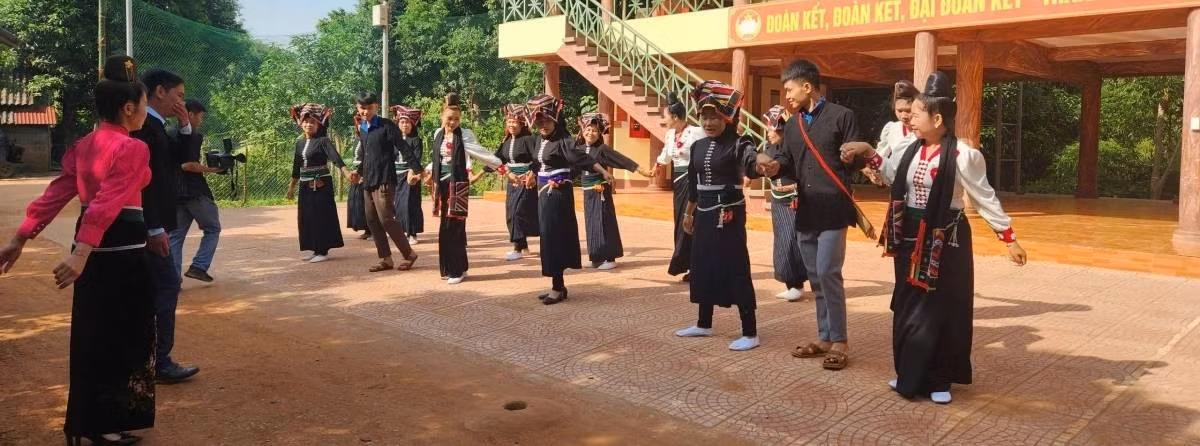 luyen-tap-van-nghe-chuan-bi-don-va-phuc-vu-khach-du-lich.jpg