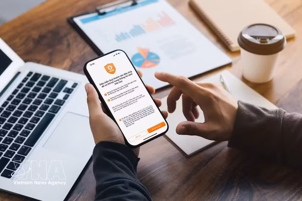 100 % des comptes de trading sur les plateformes numériques ont été vérifiés par biométrie . (Photo : Vietnam+)