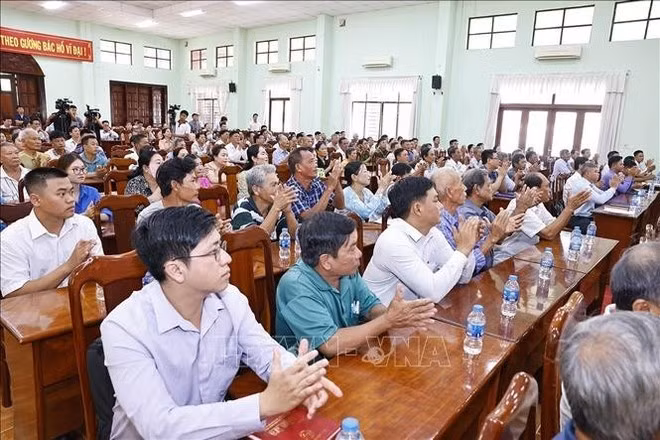 Vue de la rencontre du président de l’Assemblée nationale Tran Thanh Man avec les électeurs de Can Tho, le 1er juillet. Photo : VNA.
