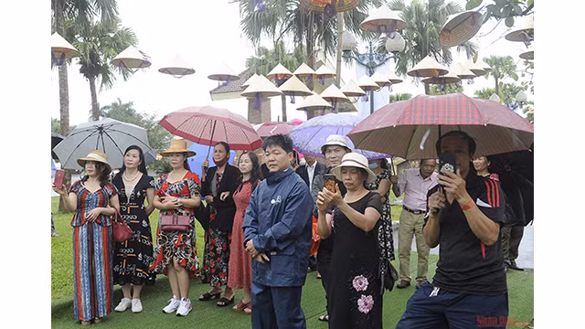 La beauté traditionnelle du "áo dài" ảnh 3