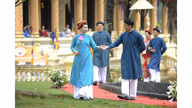 La beauté traditionnelle du "áo dài" ảnh 4