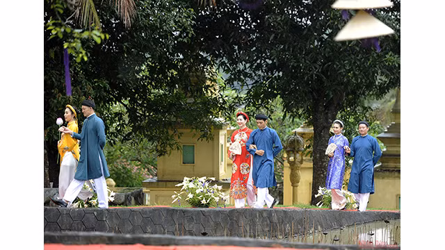 La beauté traditionnelle du "áo dài" ảnh 2