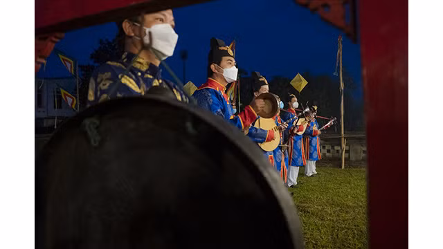 Cérémonie d’offrande au tertre Xa Tac à Huê ảnh 8