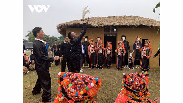 Les touristes étrangers s’intéressent aux danses locales ảnh 6 Les touristes étrangers s’intéressent aux danses locales ảnh 6
