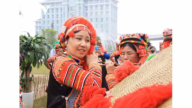 Les touristes étrangers s’intéressent aux danses locales ảnh 5 Les touristes étrangers s’intéressent aux danses locales ảnh 5
