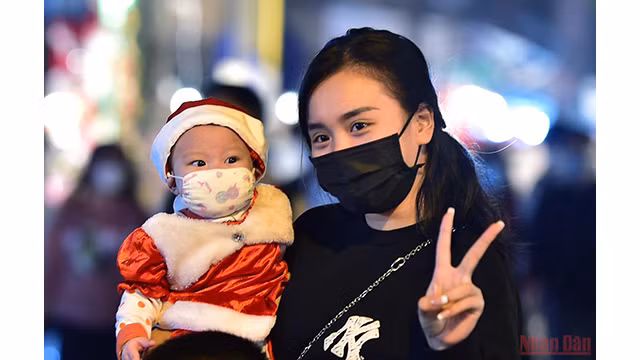 Hanoï et Hô Chi Minh-Ville célèbrent une saison de Noël spéciale ảnh 18 Hanoï et Hô Chi Minh-Ville célèbrent une saison de Noël spéciale ảnh 18