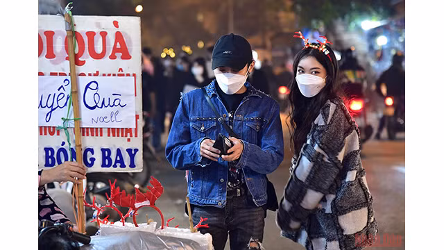 Hanoï et Hô Chi Minh-Ville célèbrent une saison de Noël spéciale ảnh 22 Hanoï et Hô Chi Minh-Ville célèbrent une saison de Noël spéciale ảnh 22