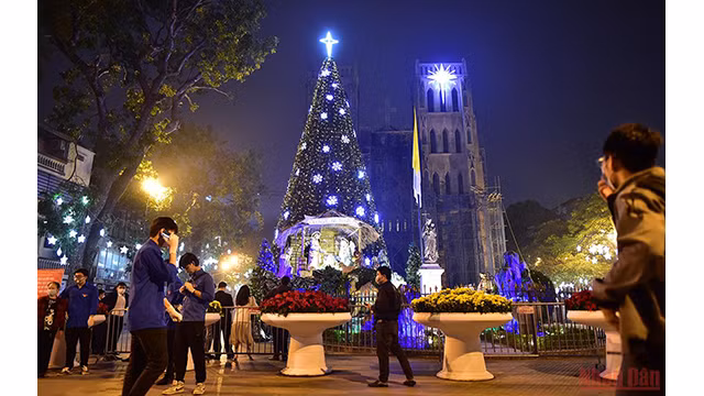 Hanoï et Hô Chi Minh-Ville célèbrent une saison de Noël spéciale ảnh 10 Hanoï et Hô Chi Minh-Ville célèbrent une saison de Noël spéciale ảnh 10